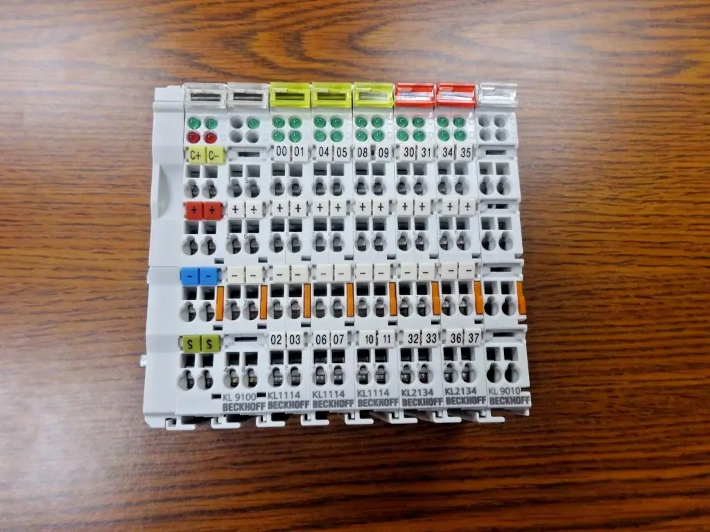 BECKHOFF LC5200 DEVICE NET BUS COUPLER W/1PC KL9100,W/3PCS KL1114-SKU 200 100C