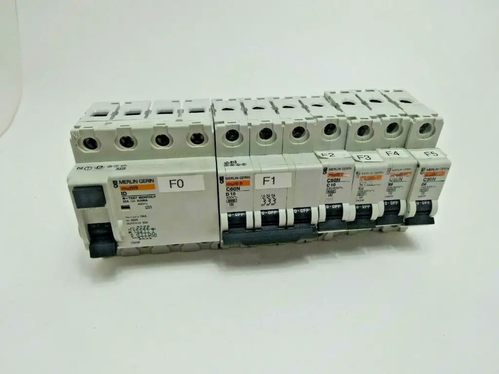 MERLIN GERIN MULTI 9 C60N ID, 4P,25A,400V CIRCUIT BREAKER W/D10,C10,C2,B6,D6 SKU-200 228C