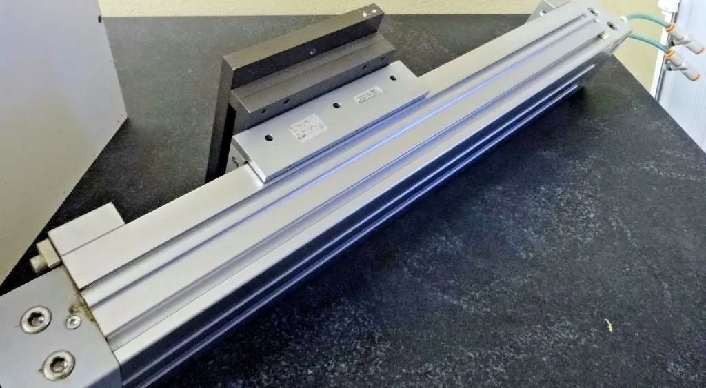 SMC MYIM40G-300L-Y7 RODLESS CYLINDER