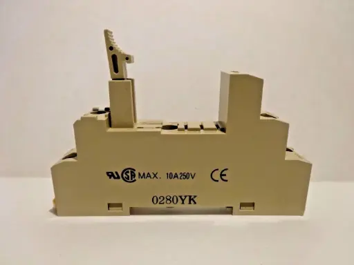 OMRON P2RF-05-E SOCKET RELAY, 10A, 250V-SKU 000 160C