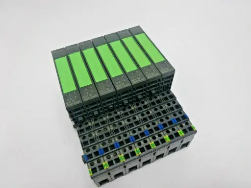 Share SIEMENS SIMATIC #6ES7 132-4BD01-0AA0 W/BASE 6ES7 193-4CA30-0AA0-SKU 200 221C
